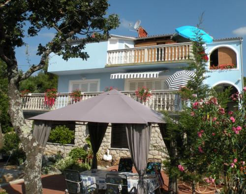  Apartment Blue house, Unterkunft in Čižići