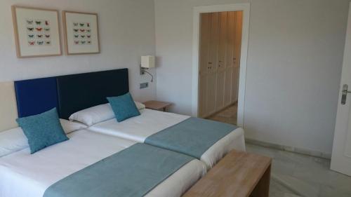 Three-Bedroom Apartment with Sea View image 10