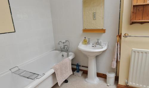 Town End Farm Cottages - image 6