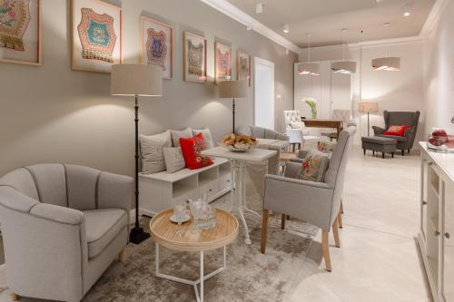 AVANTI Home 1