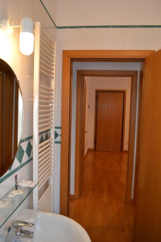 4 Star Family & Friends Apt - image 11