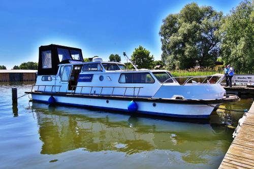 House Boat Catamaran Jabel