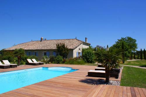 Le Domaine des Doucins & Spa, Gîte 3 étoiles, 10 minutes de Jonzac piscine et spa