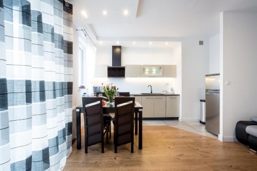 Deluxe Apartment with Balcony image 9