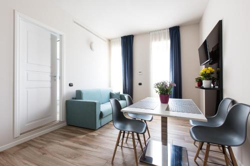 One-Bedroom Apartment image 7