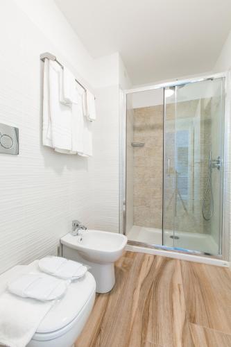 One-Bedroom Apartment image 5