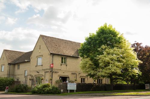 The Churchill Court - image 14