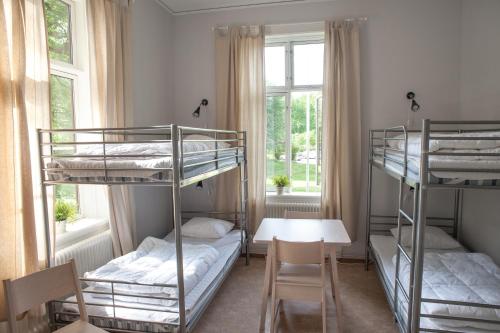 4 bunk beds