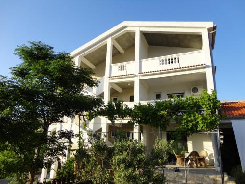 Apartments Edina, Pag