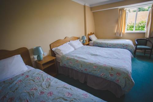 Room, family, 3 beds