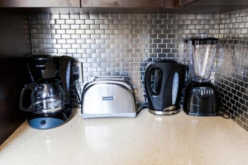 Heaven On Baltimore Downtown Fully Furnished Apartments - image 3