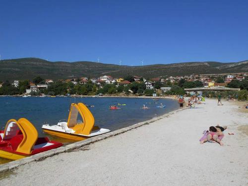  Apartment by sea Dedi in Gornji Karin