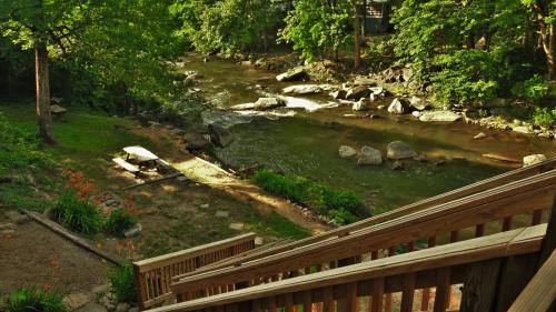 Riverside Lodge at Chimney Rock