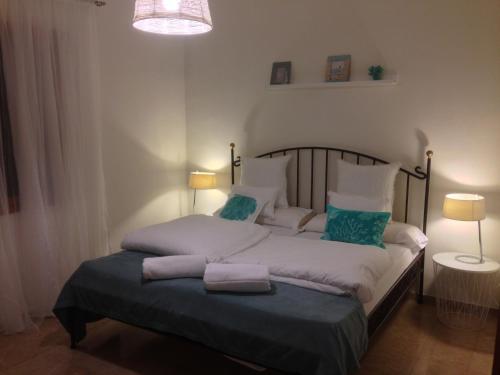 8 bedrooms, 11 beds
