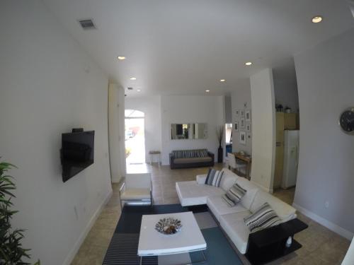 Aventura Home by Flatsaway - image 7
