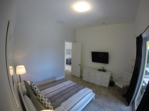 Aventura Home by Flatsaway - image 9