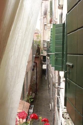 Bacanal Apartment - image 11