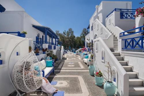  Samson΄s Village in Perissa