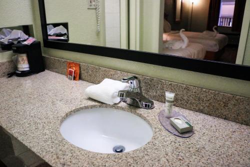 Suite Dreams Hotel Days Inn Mattoon is perfectly located for both business and leisure guests in Mattoon (IL). The hotel has everything you need for a comfortable stay. Free Wi-Fi in all rooms, 24-hour front desk, facil