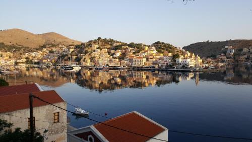  Pitini, Symi bei Mikrón Choríon