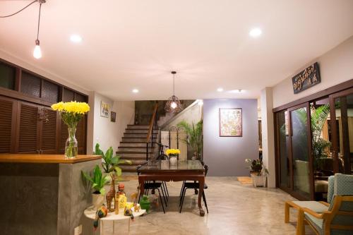 Modern Thai Home - Tap to explore photos