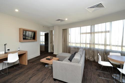 Guestroom, Hotel Grand Chancellor Townsville in Townsville