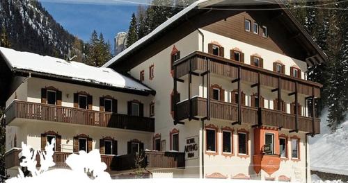 Hotel Alpino Plan in Wolkenstein in Gröden