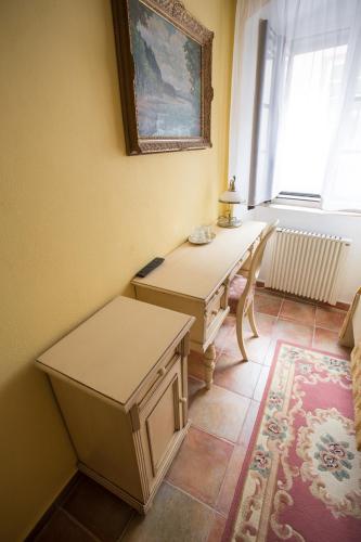 Twin Room image 8