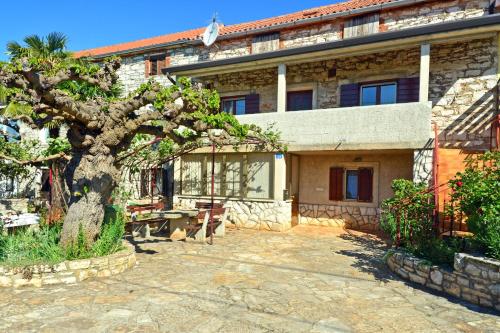  Apartment Milena, Pension in Umag