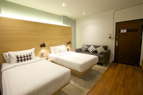 The Plug hotel @ i-Biz Avenue near Wat Phra Mahathat Woramahawihan