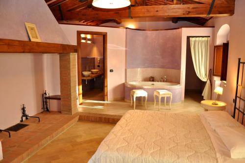 Suite with Whirlpool