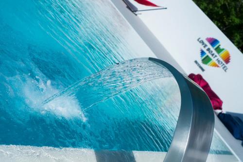 Hotel Love Boat - image 5