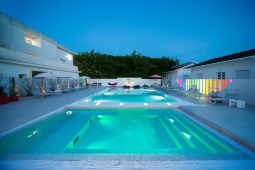 Hotel Love Boat - main image