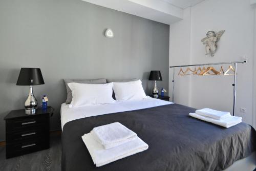 Plaka Elegant Apartment - image 7