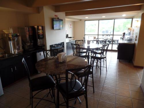 Super 8 By Wyndham Beaver Falls in Homewood (PA)