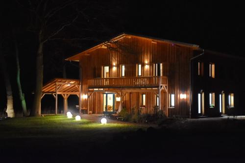 Seehaus Hartwigsdorf 9.6km von Penzlin entfernt