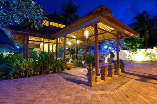 Entrance, Bayside Bungalows near The Hungry Crocodile