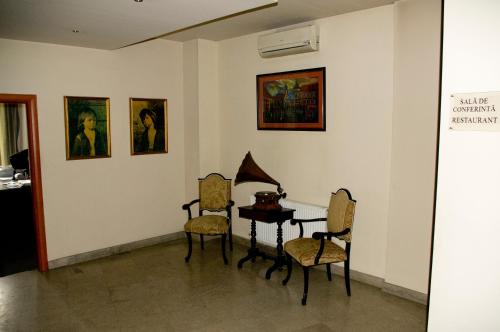 Seven Hotel - image 8