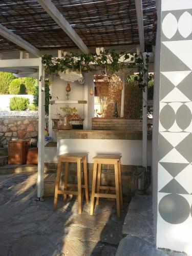 Fasiliti, Louiza Apartments in Emporios
