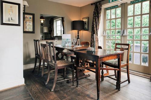 Létesítmények, Rose And Crown in Nottage