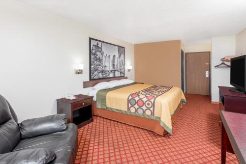 Super 8 by Wyndham Marshall - image 3
