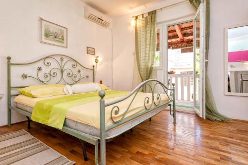  Apartment Nada in Stari Grad