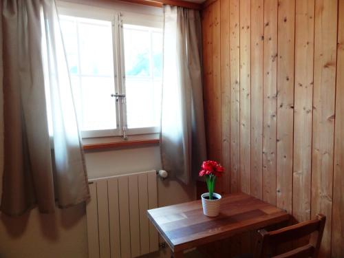 Single Room with Mountain View and shared bathroom