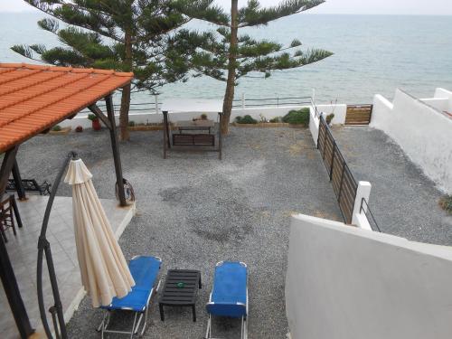  Frosso's Sea Apartments in Kokkíni Khánion