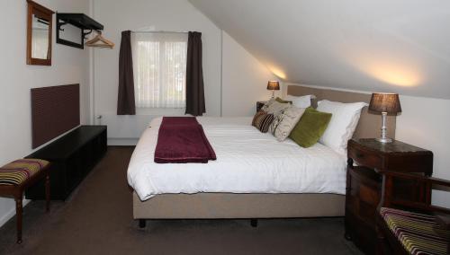 Walnut Lodge Bed & Breakfast - image 4