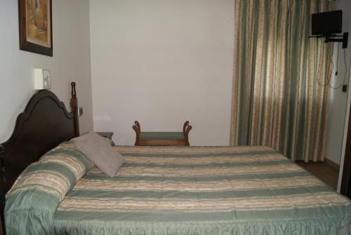 3 twin beds