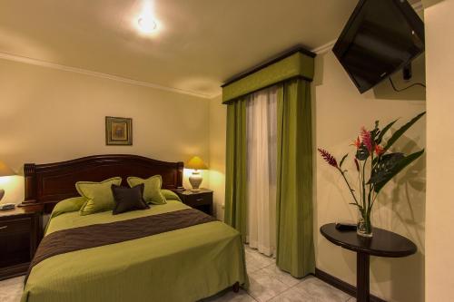 Hotel Iguana Verde