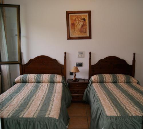 2 twin beds