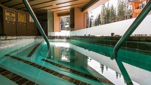 Swimming pool, The Residences at One Village Place by Hyatt Vacation Club in Truckee (CA)