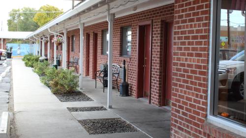 Ontario Inn - image 3